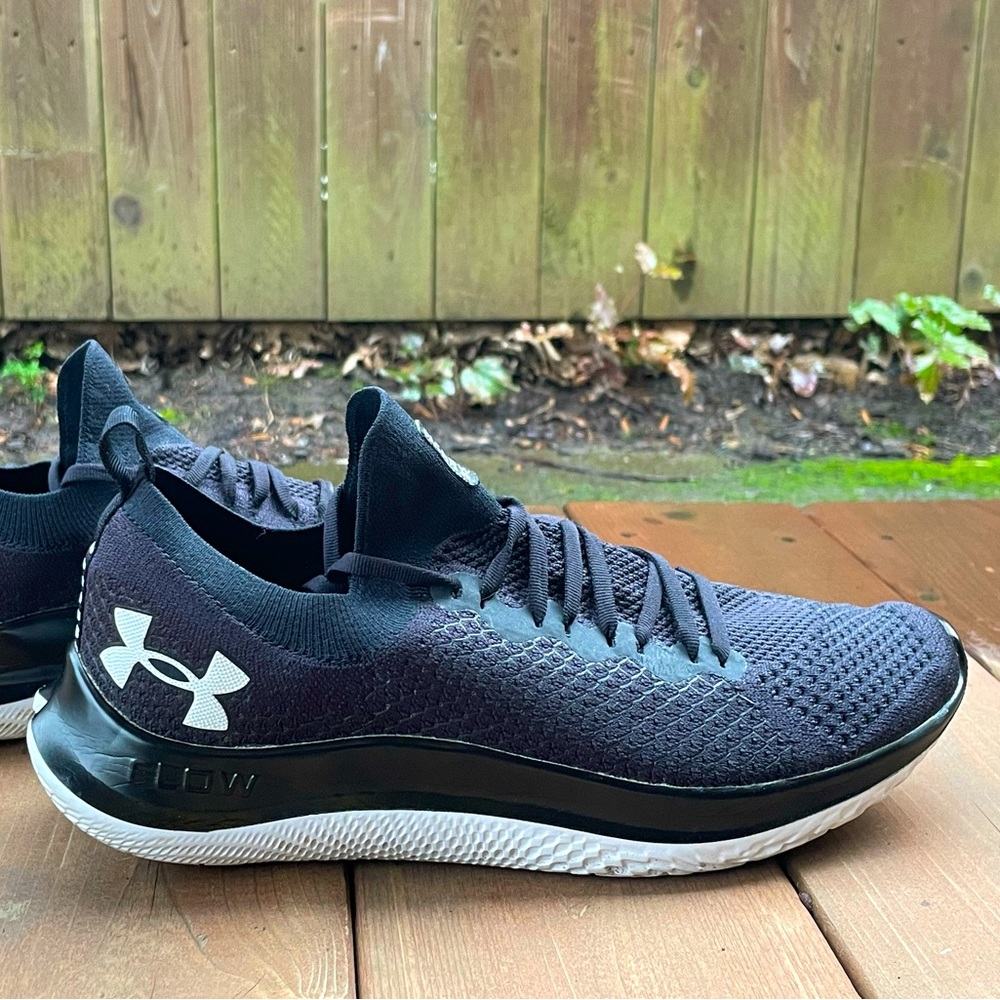 Men's 11 Under Armour Flow Velociti SE running shoes